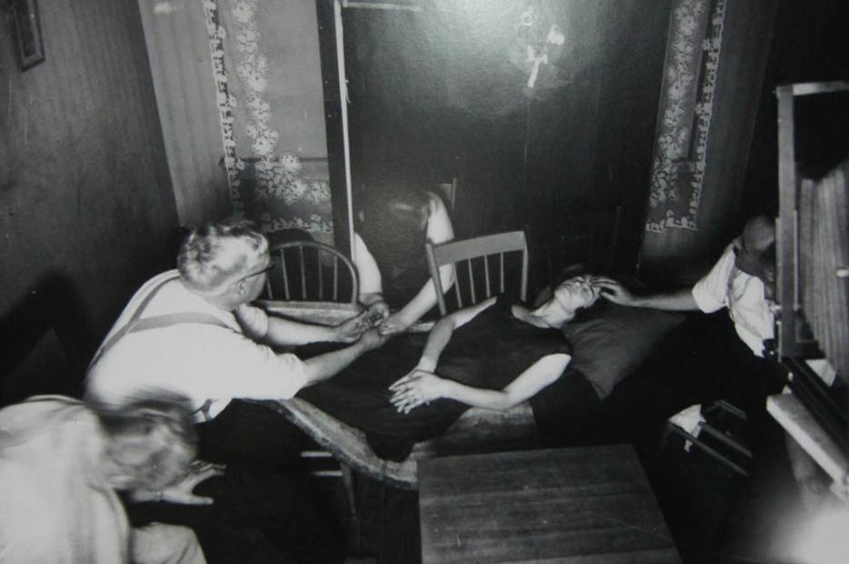 | Séance conducted by Dr. Thomas Glendenning Hamilton in Winnipeg