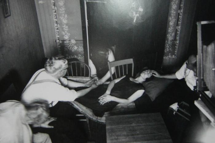 | Séance conducted by Dr. Thomas Glendenning Hamilton in Winnipeg