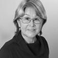 Author Lynne Kutsukake against a neutral background